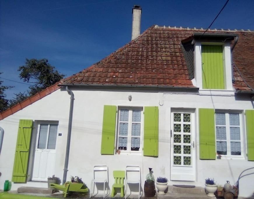 Maison Face A L'Etang Précy Eksteriør billede